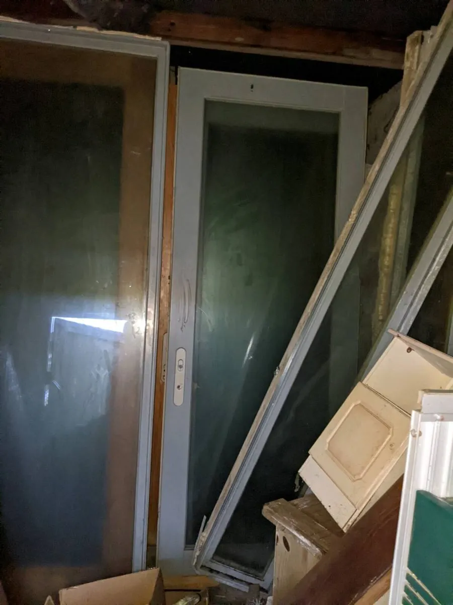 Doors and panels - Image 1