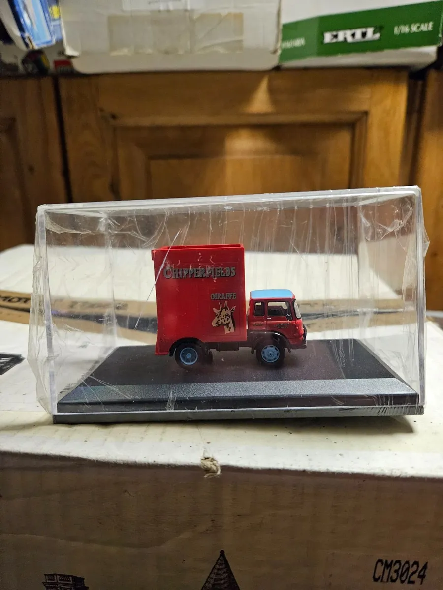 Corgi Oxford Chipperfields Circus Truck
