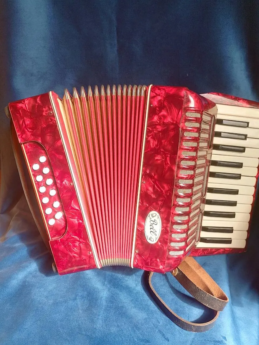 Bell 12 bass accordion - Image 1