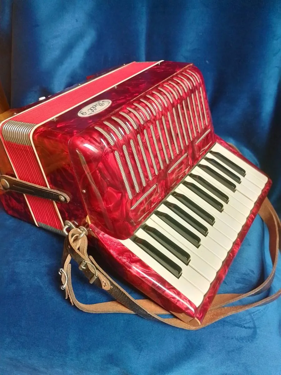 Bell 12 bass accordion - Image 2