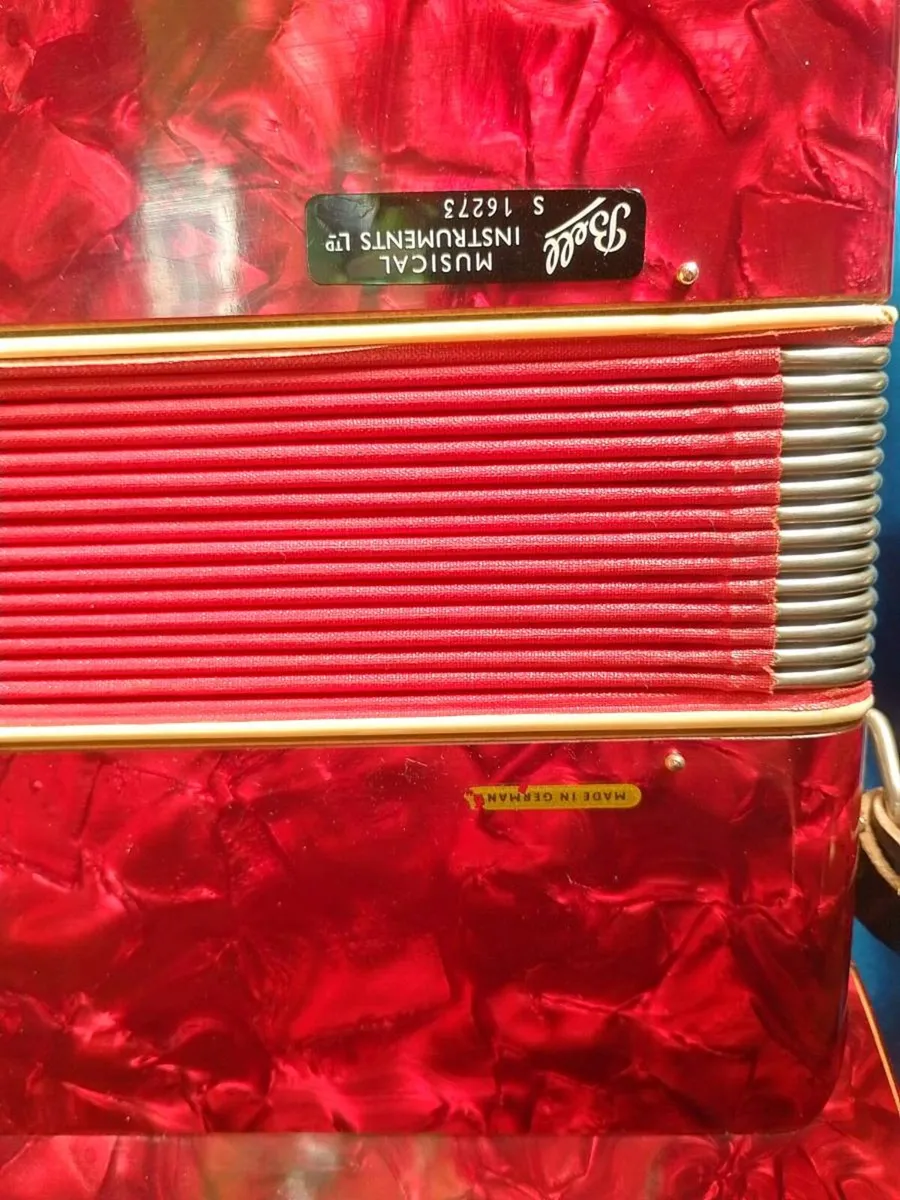 Bell 12 bass accordion - Image 3