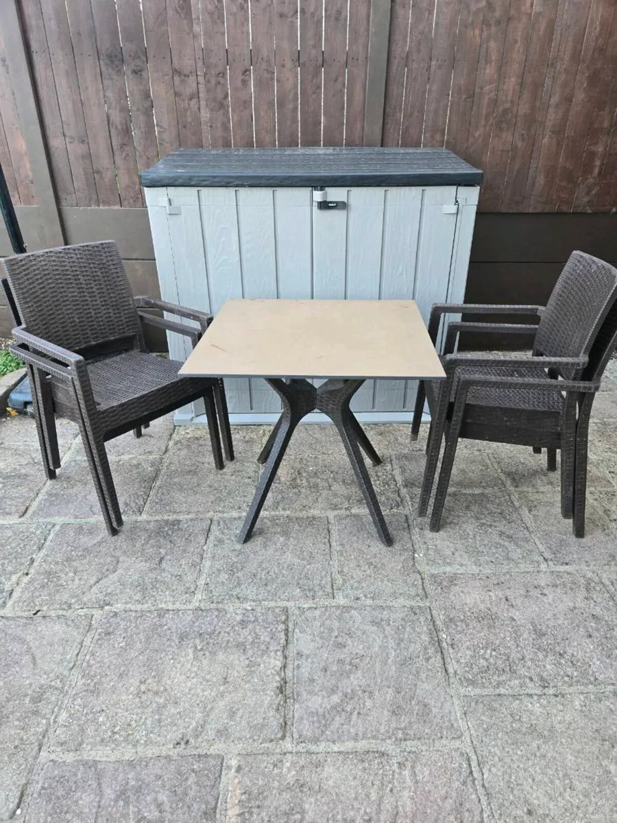 Outdoor table and chairs