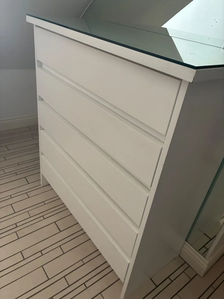 Chest of drawers for sale Dun Laoghaire - Image 1