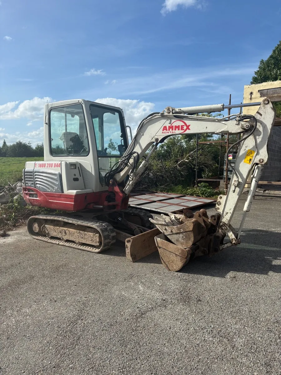 3 Ton digger (Takeuchi TB 228) w/ 3 Buckets - Image 2