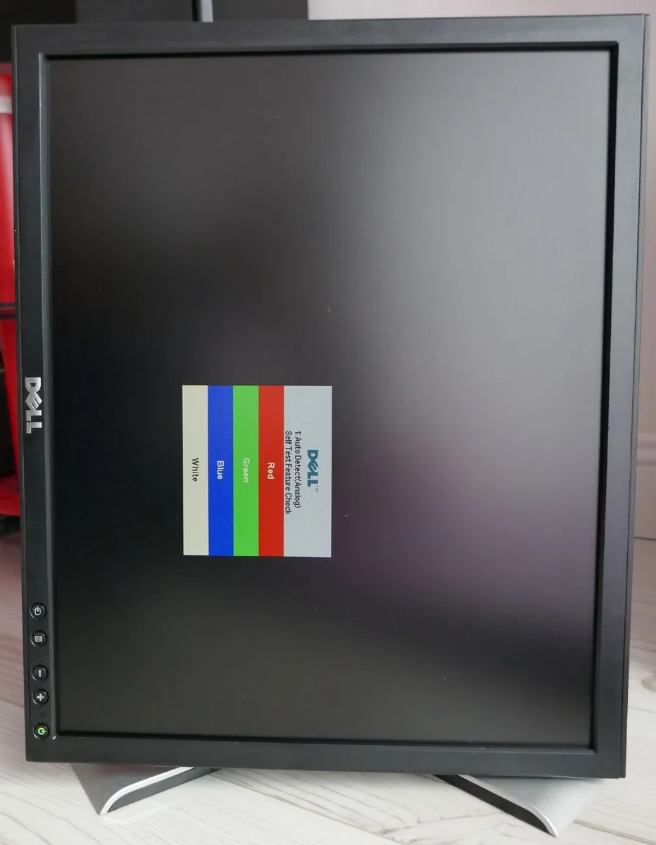Dell 19" screen scratched - Image 1