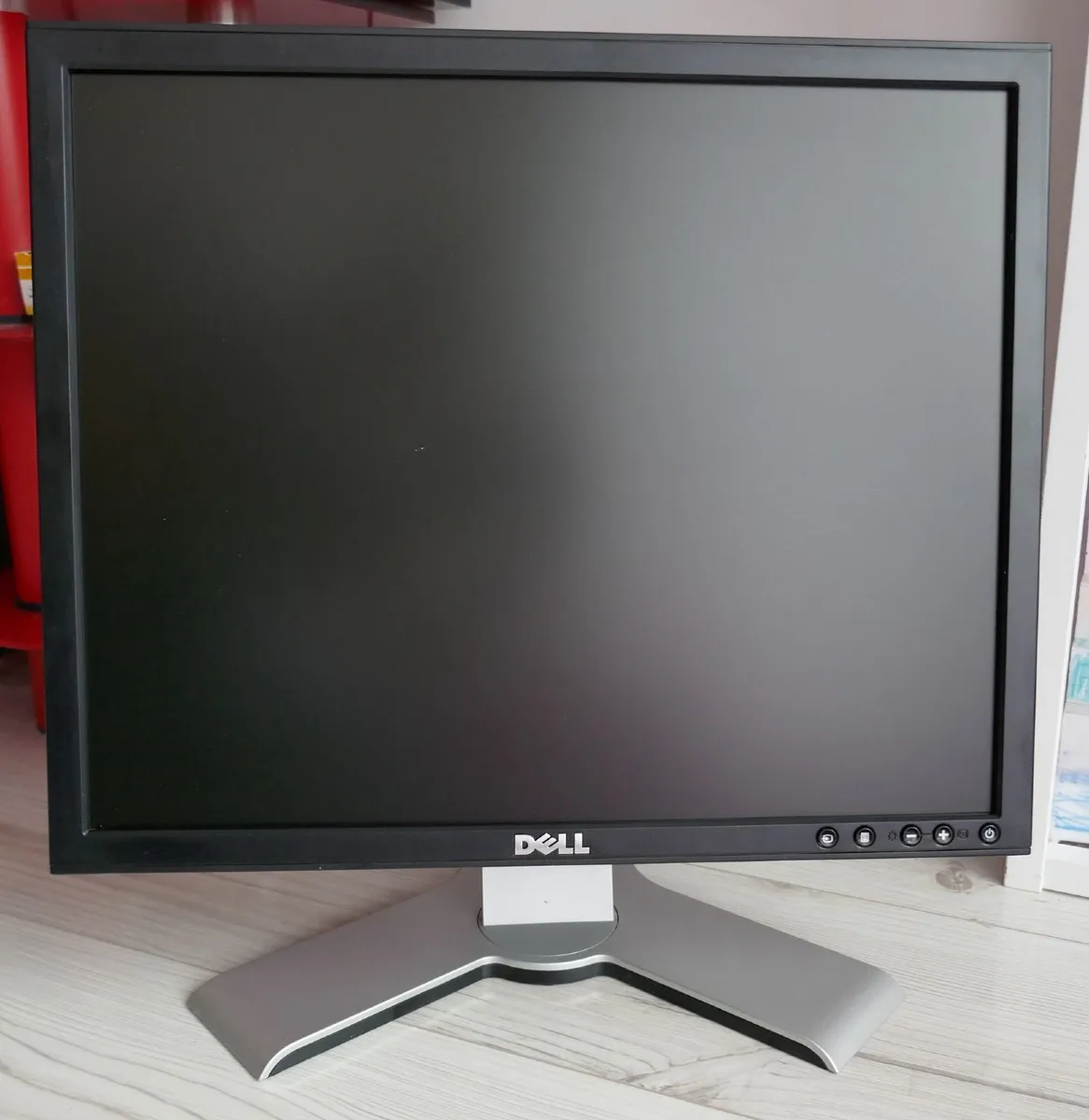 Dell 19" screen scratched - Image 3