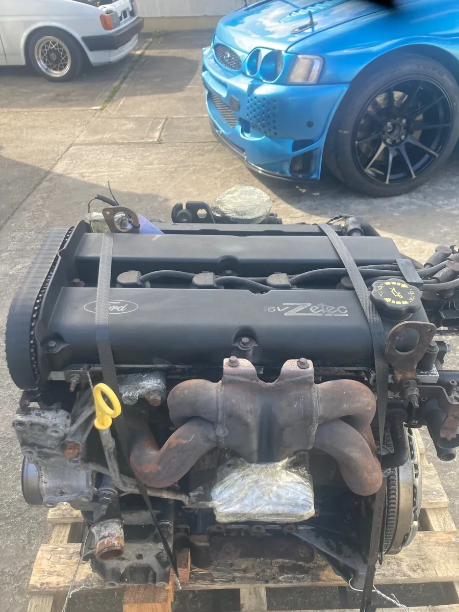 Black top zetec 2L - Image 1