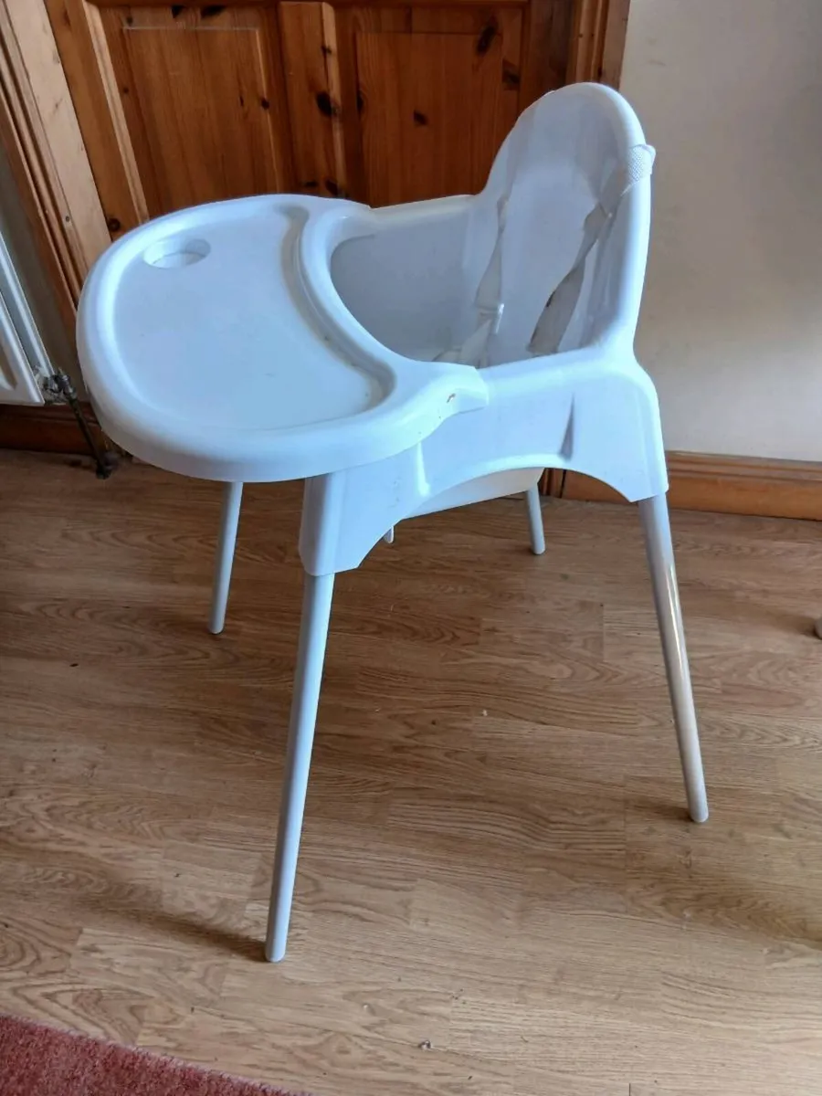 Child feeding chair