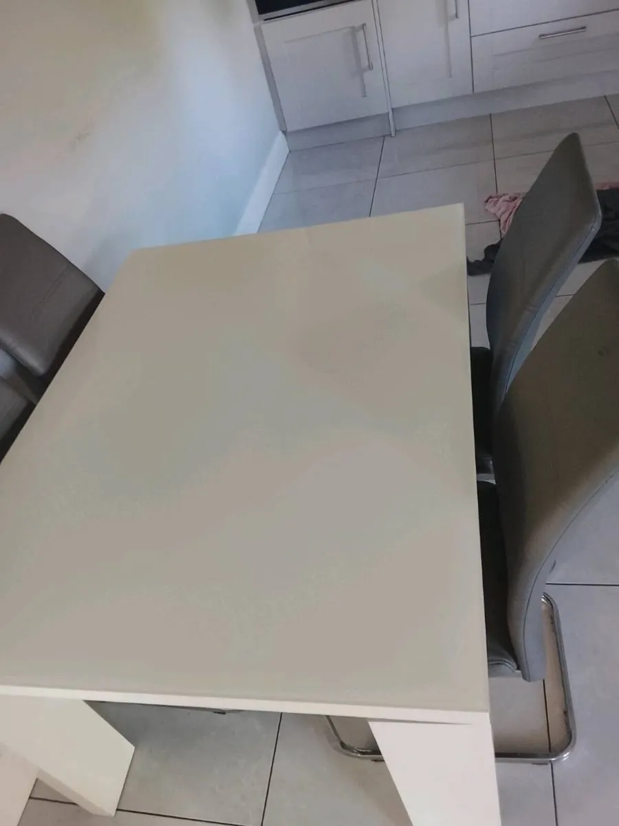Table chairs - Image 2