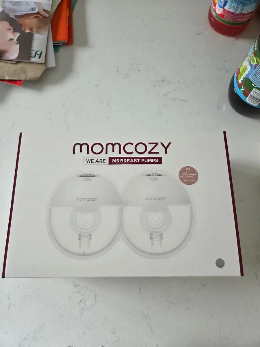 Momcozy M5 double wearable pump with case - Image 4