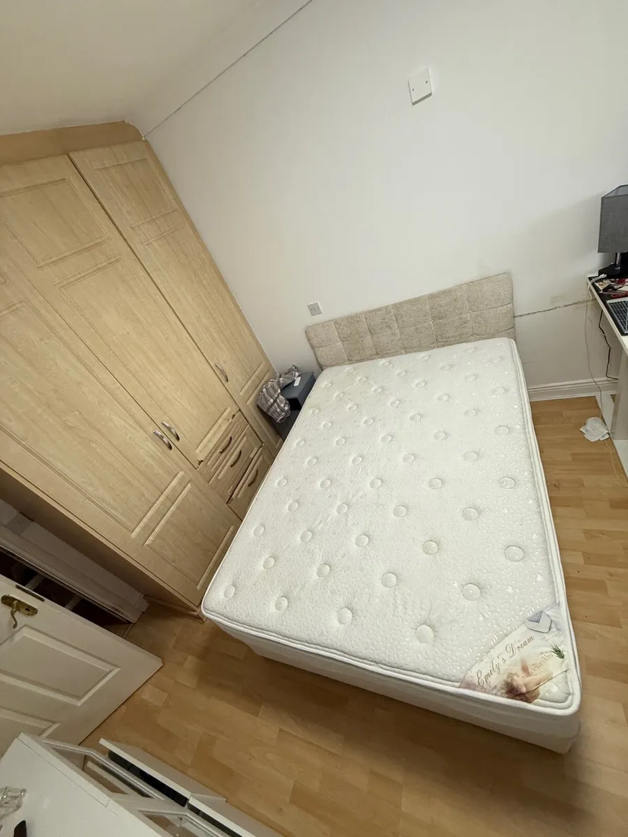 4ft6 Double bed in excellent condition. - Image 4