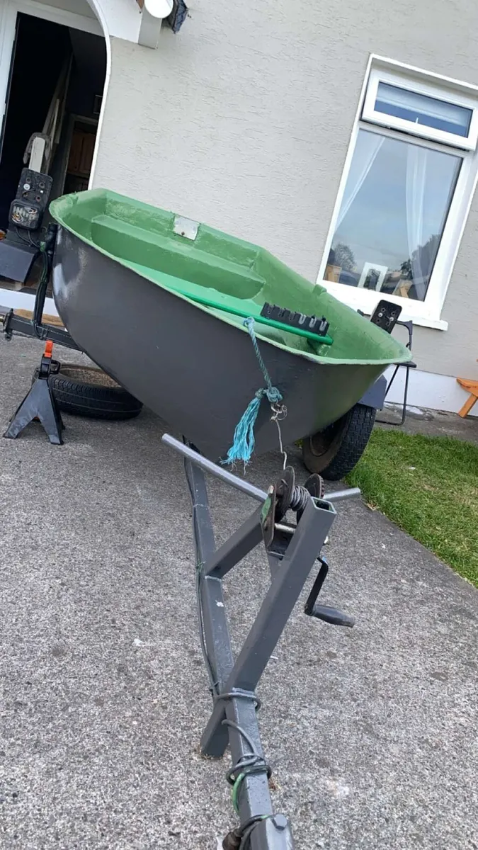 Boat trailer and engine - Image 3