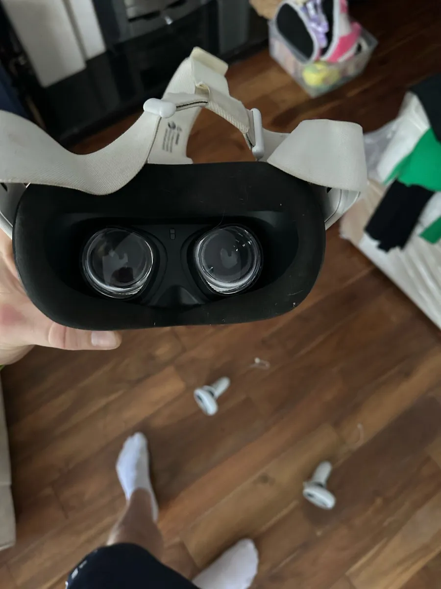 Oculus quest 2 - Image 2