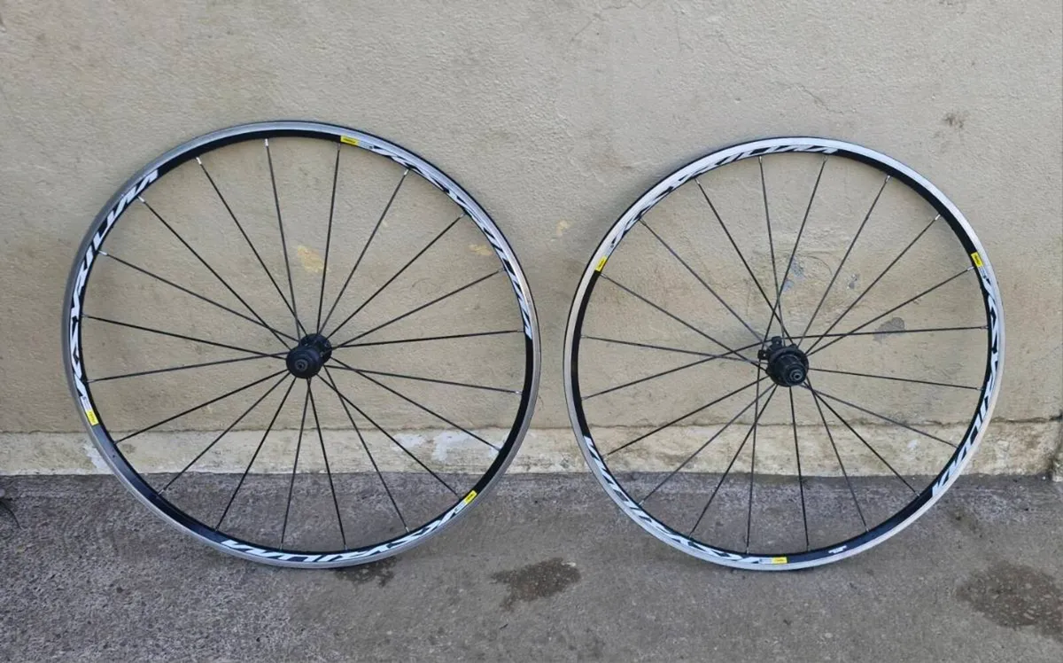 Mavic Aksium wheelset - Image 1