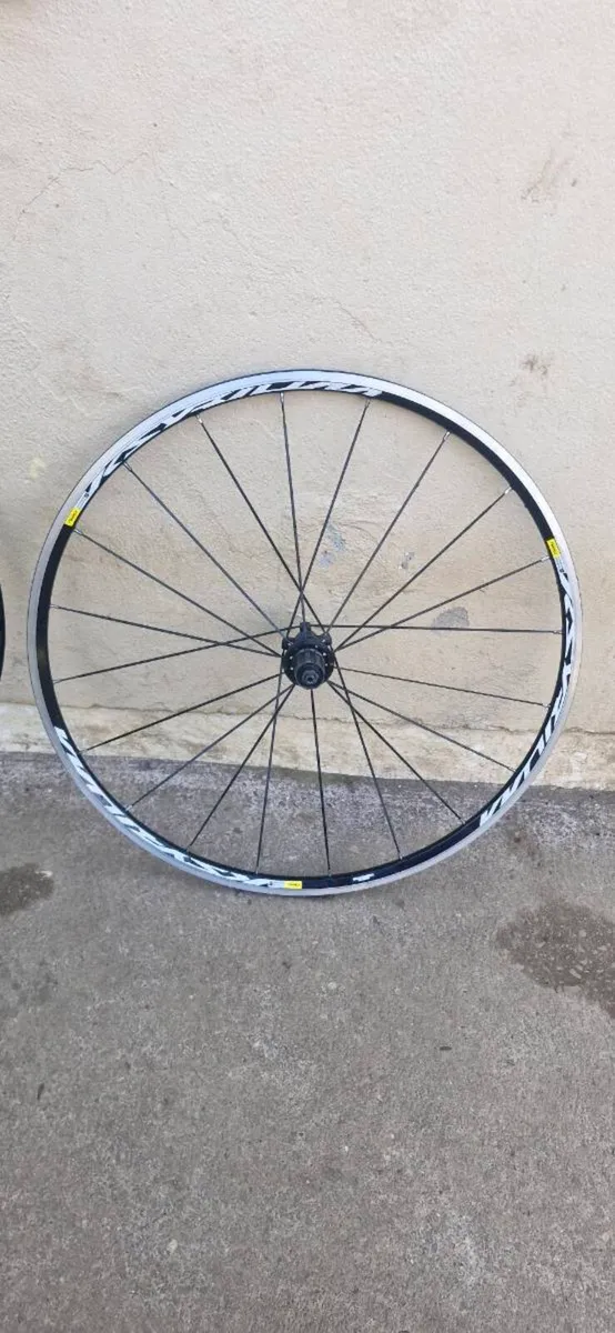 Mavic Aksium wheelset - Image 2
