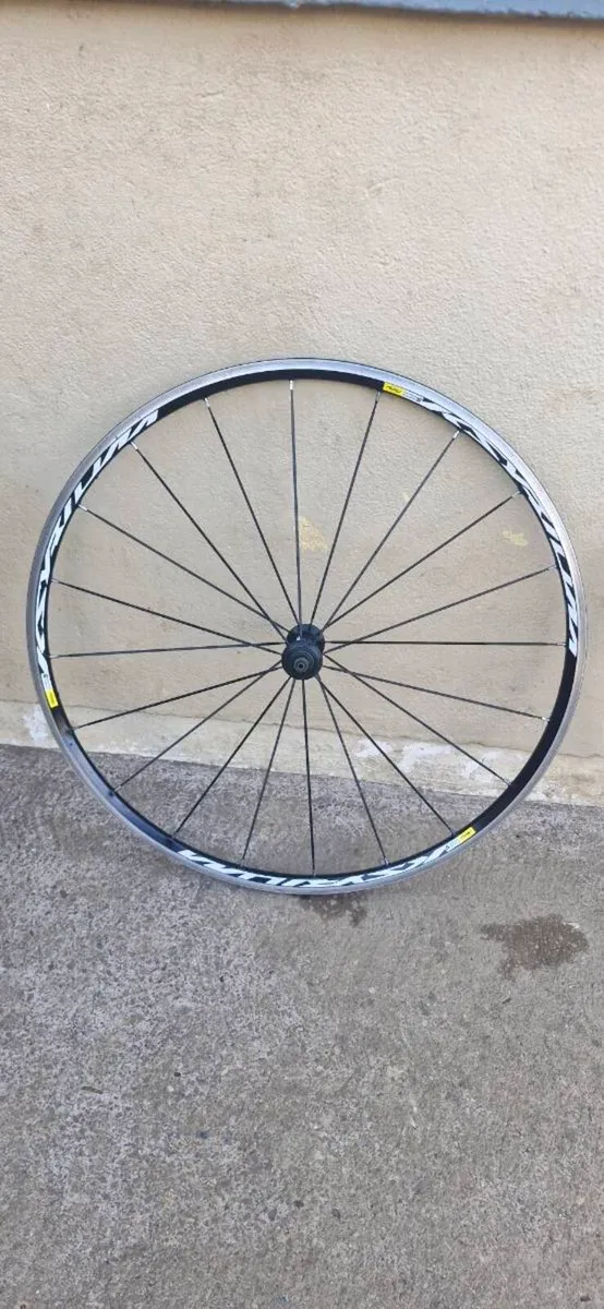 Mavic Aksium wheelset - Image 3