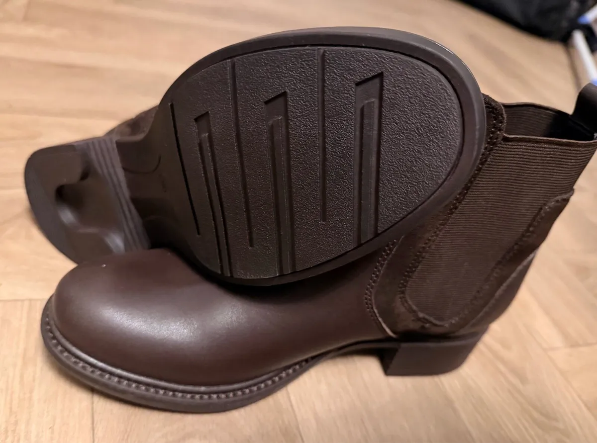 US Polo Brown Chelsea Boots - Image 2
