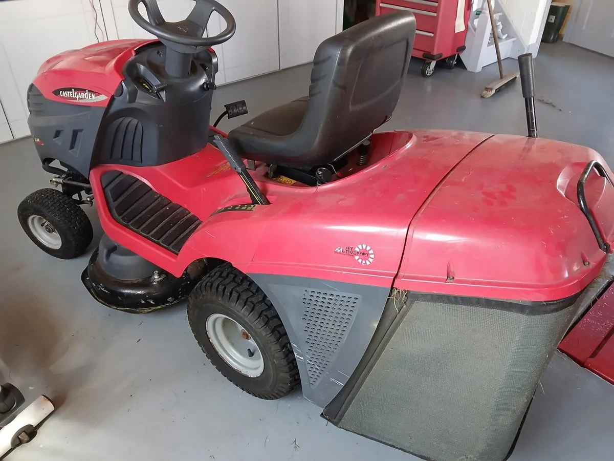 Castle Garden Ride on mower - Image 2