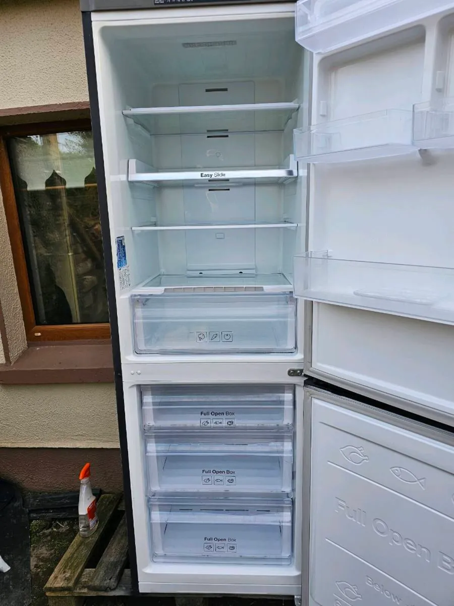 Samsung digital inverter fridge freezer - Image 4