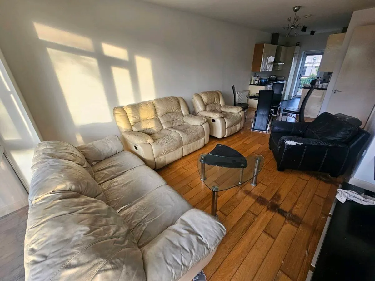 Four sofas - Image 1