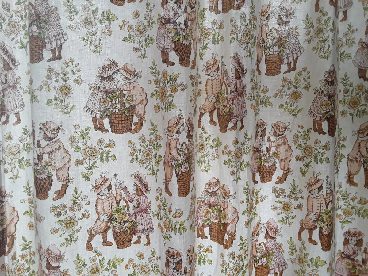 Old vintage small drapes - Image 4