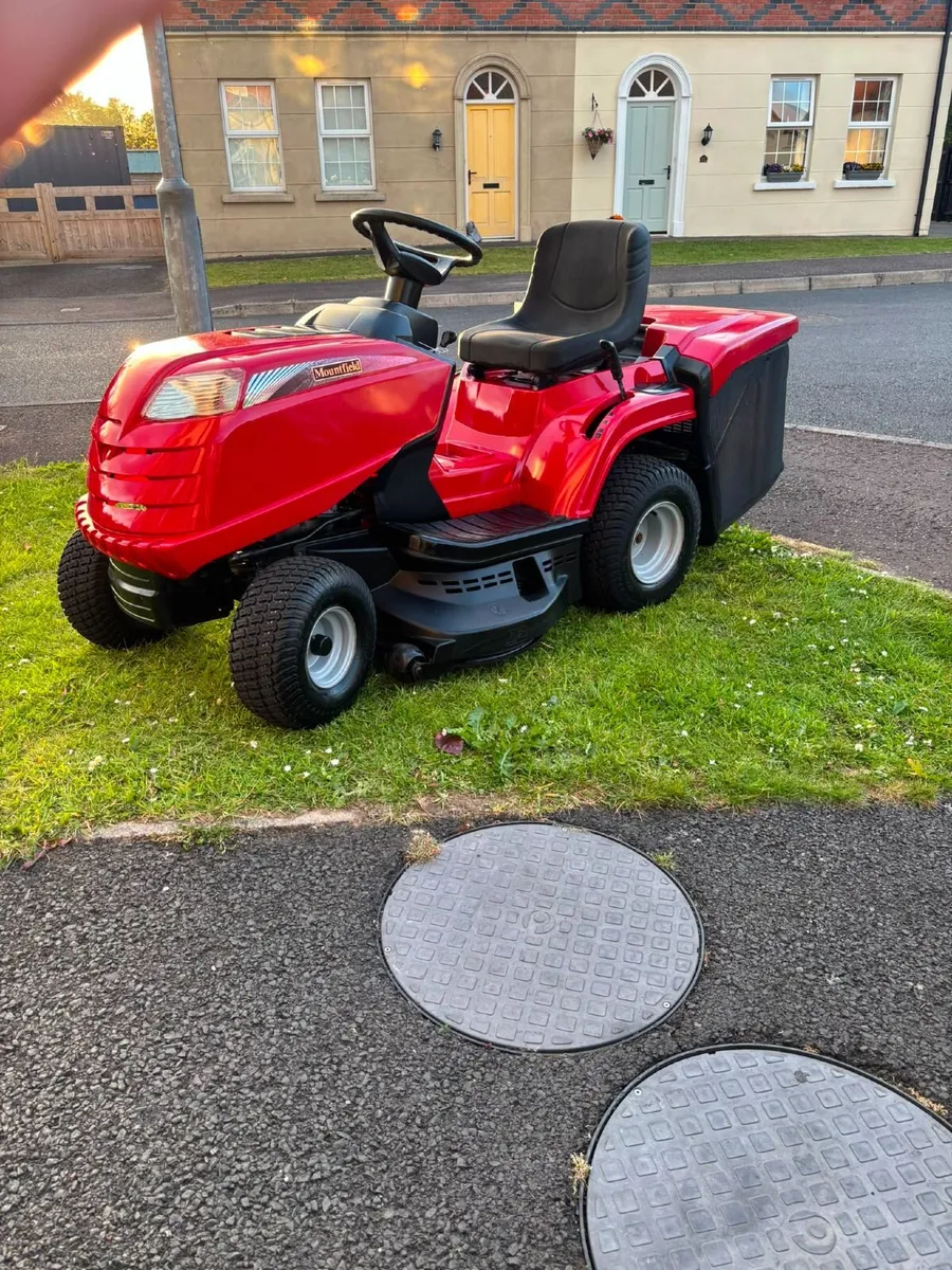 Mountfield ride on lawnmower - Image 1
