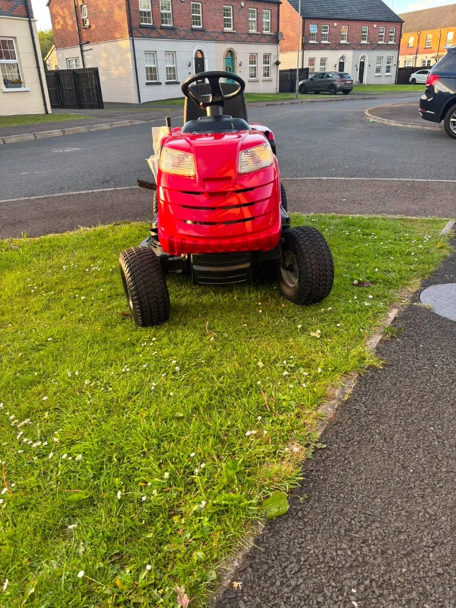 Mountfield ride on lawnmower - Image 3