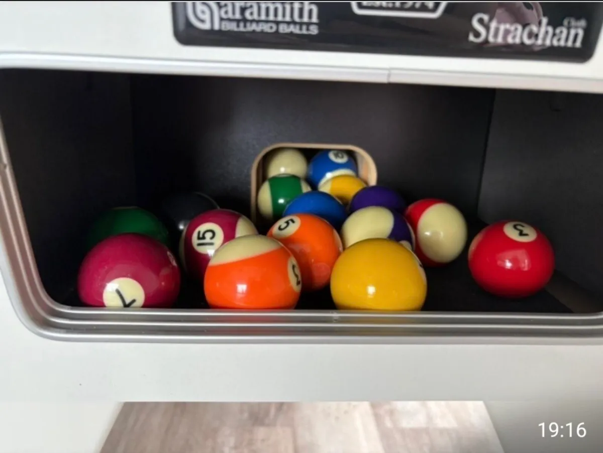 Pool table - Image 4