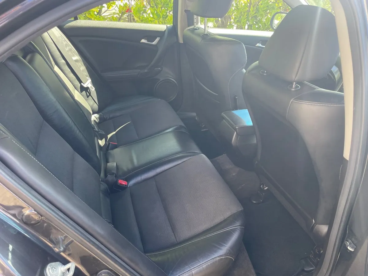 Honda Accord 2012 - Image 2