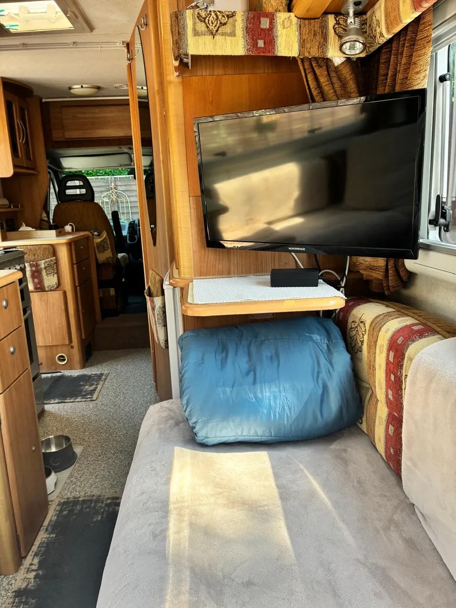 Camper van - Image 3