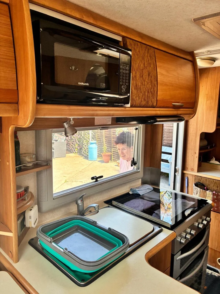 Camper van - Image 2