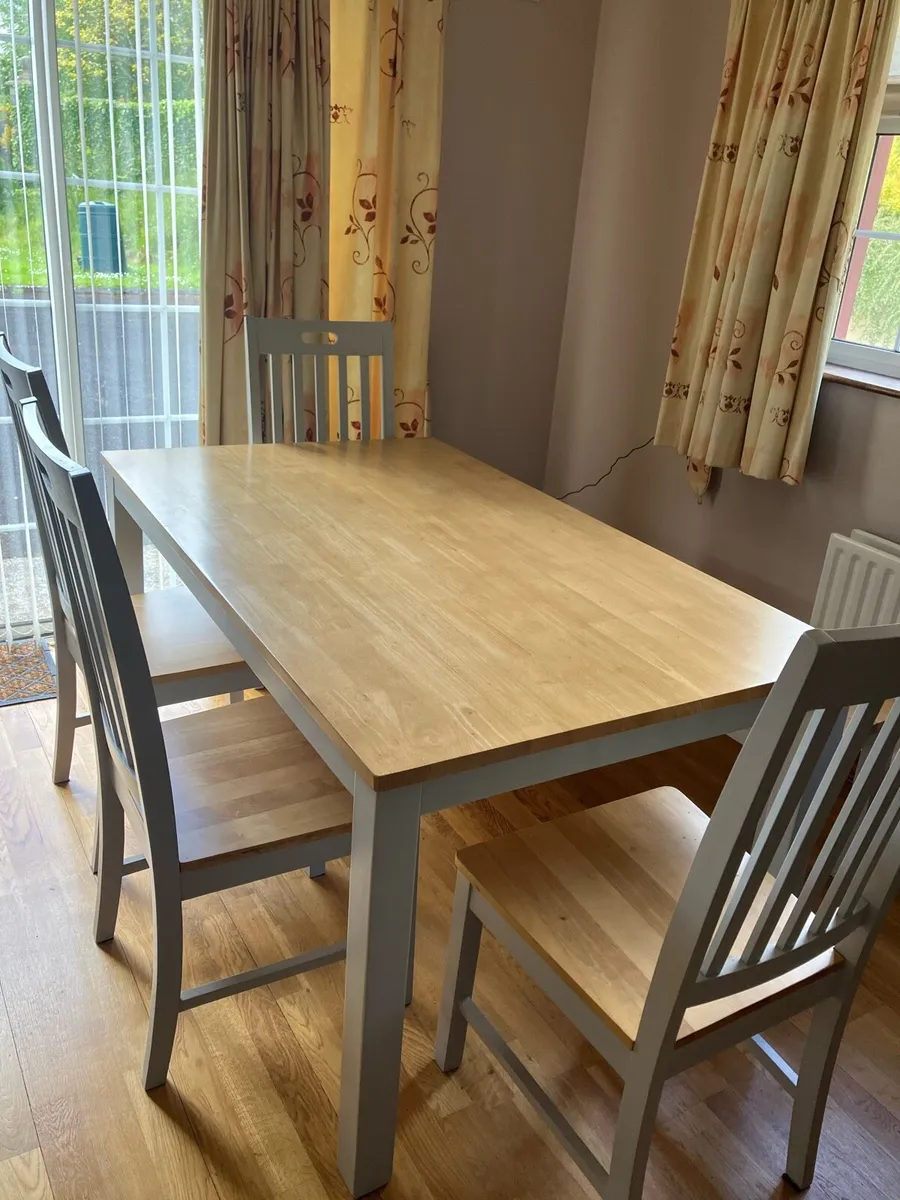 Table & chairs - Image 1