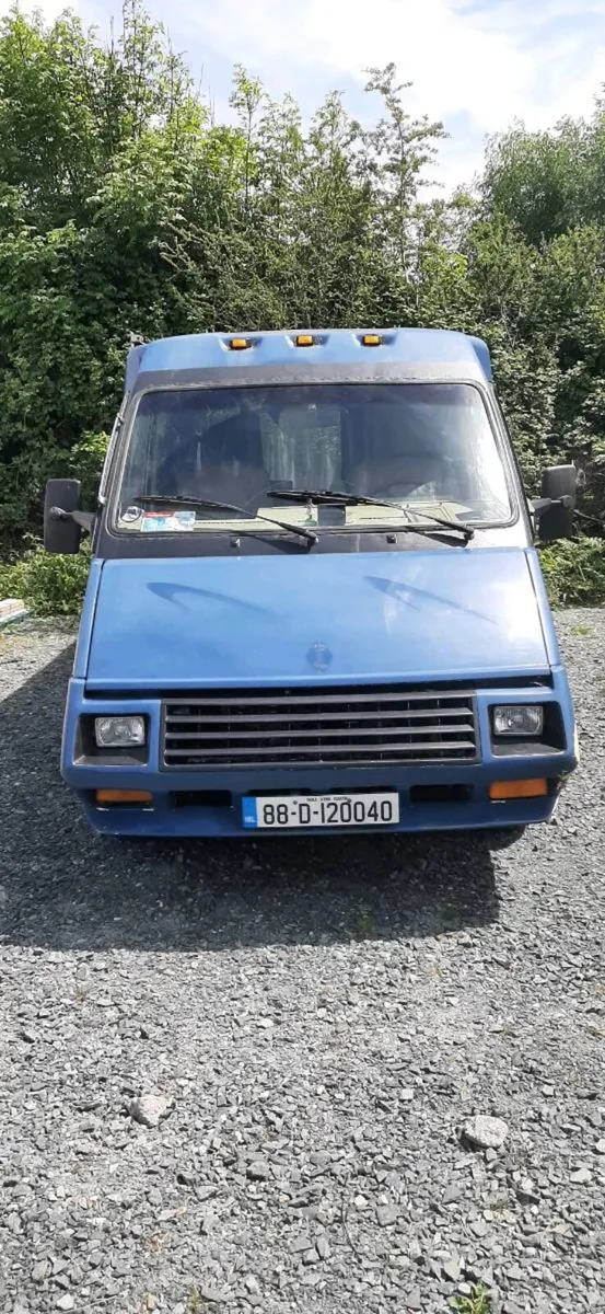 88 WiNNEBAGO MOTORCARAVAN LE SHARO - Image 3