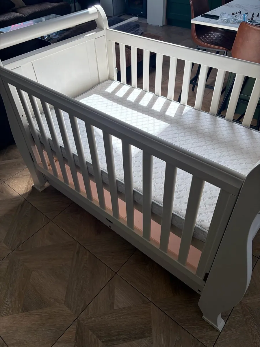 Boori sleigh cot bed - Image 3