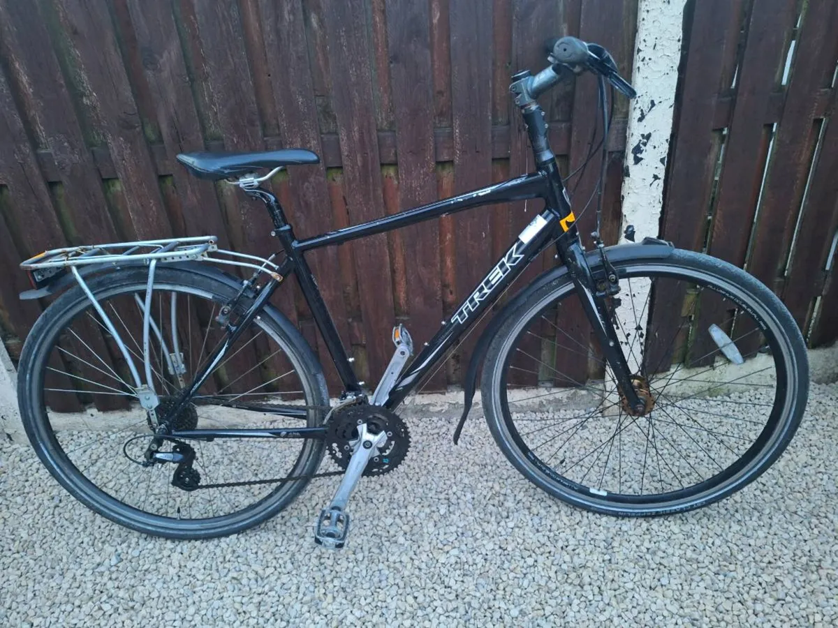 Trek hybrid/commuter bike with a 20" alloy frame - Image 1
