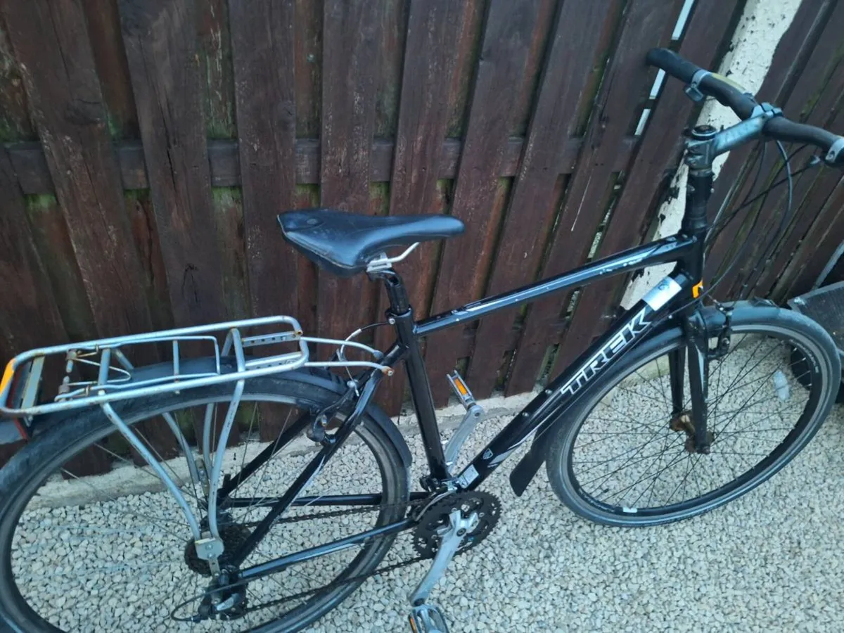 Trek hybrid/commuter bike with a 20" alloy frame - Image 2