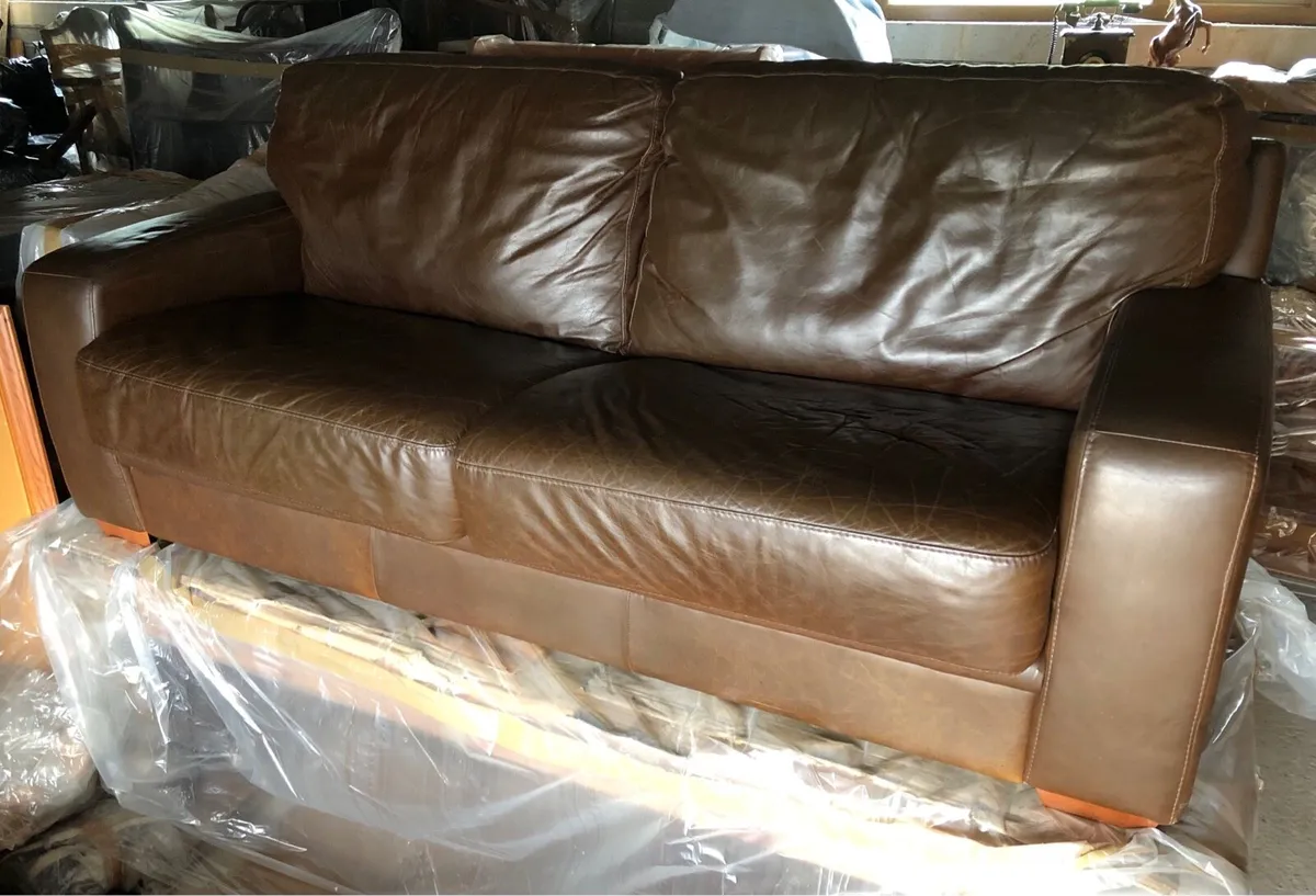 Leather sofa set. - Image 1