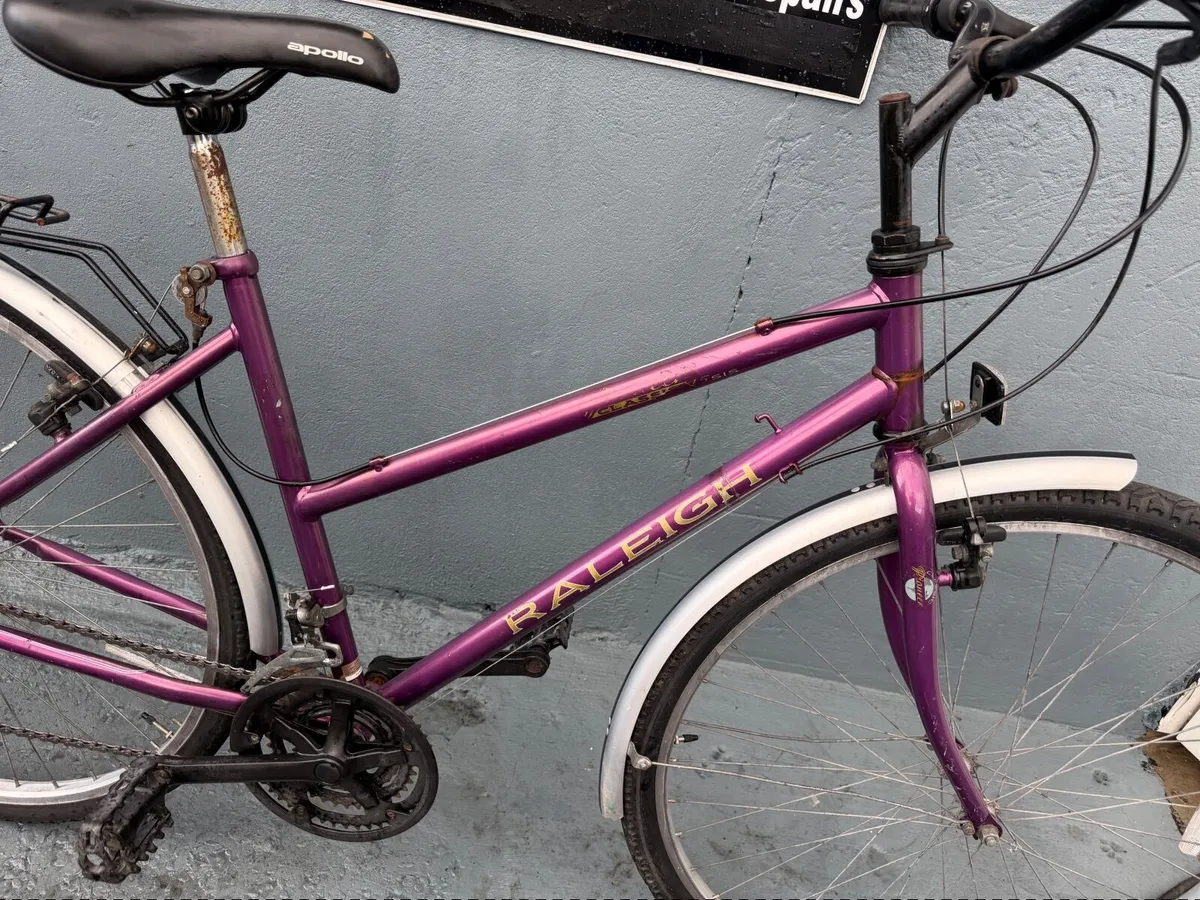 Raleigh hybrid bike ❗️Open 7 days of the week ❗️ - Image 4