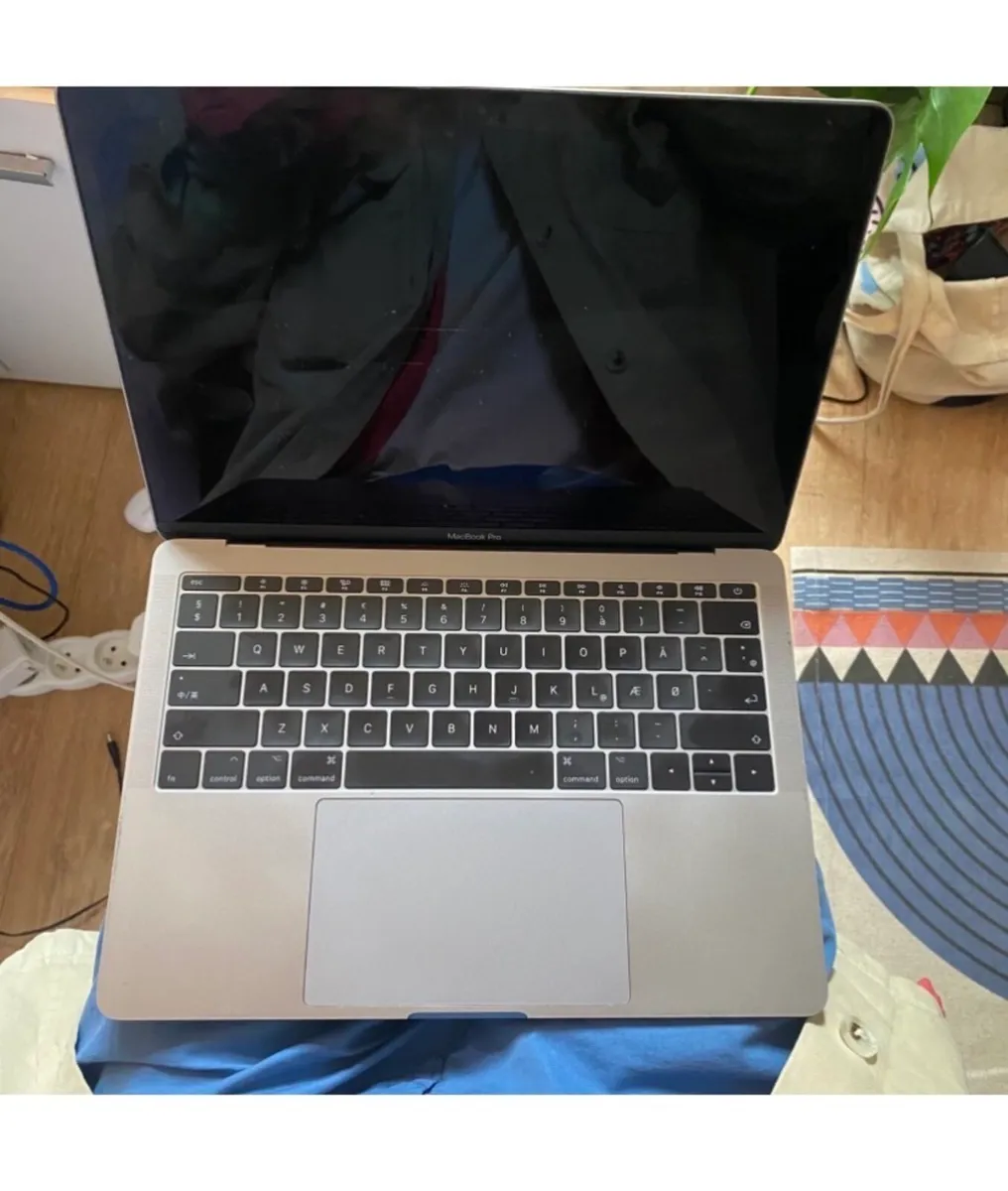 MacBook Pro 2017 refurbished - Image 1