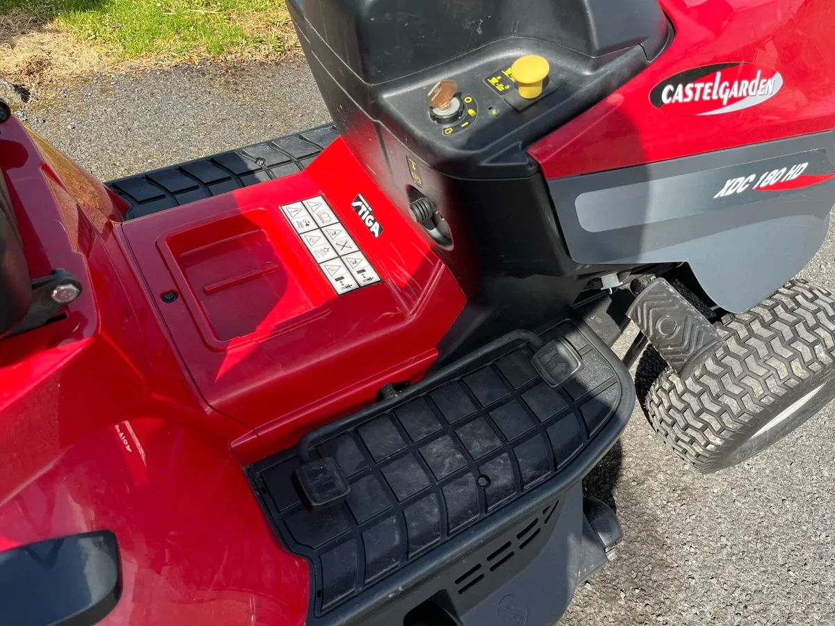 Castlegarden 18HP Hydro ride on lawnmower - Image 2