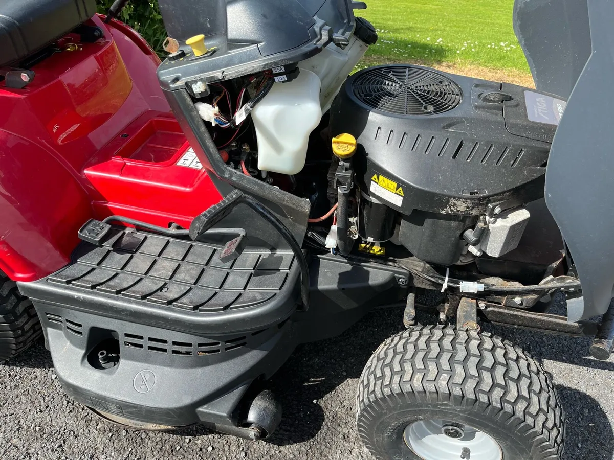 Castlegarden 18HP Hydro ride on lawnmower - Image 3