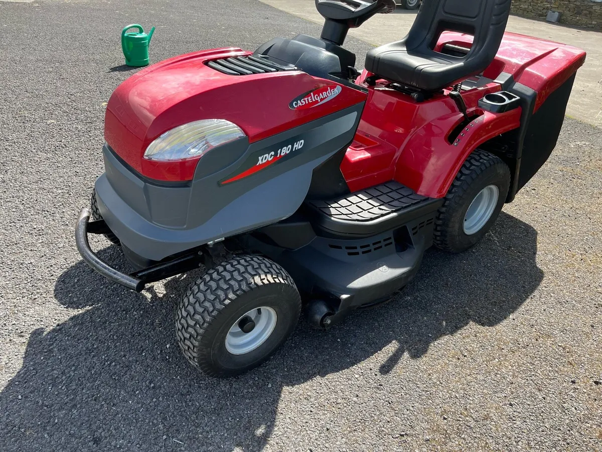 Castlegarden 18HP Hydro ride on lawnmower - Image 4