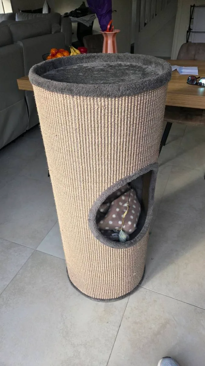 cat scratching tower / cat house. - Image 3