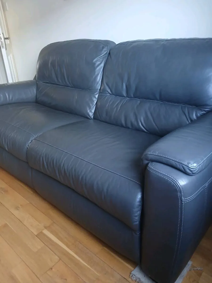Leather couch - Image 3