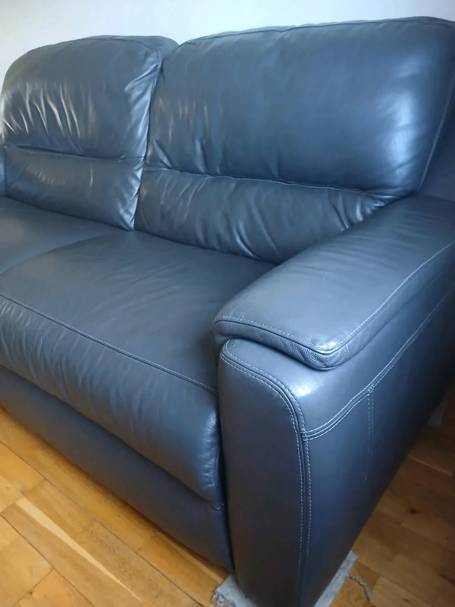 Leather couch - Image 4
