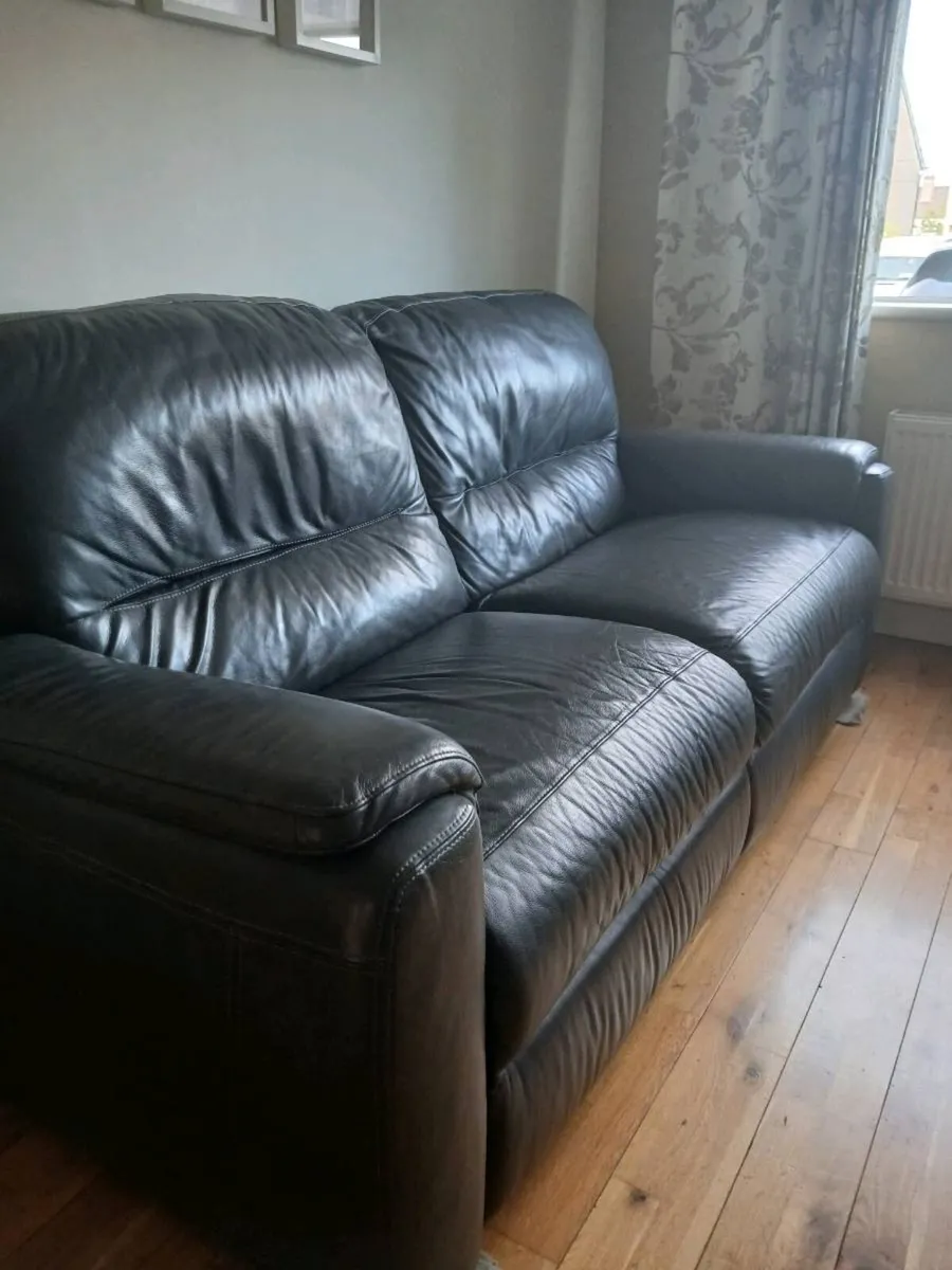 Leather couch - Image 2
