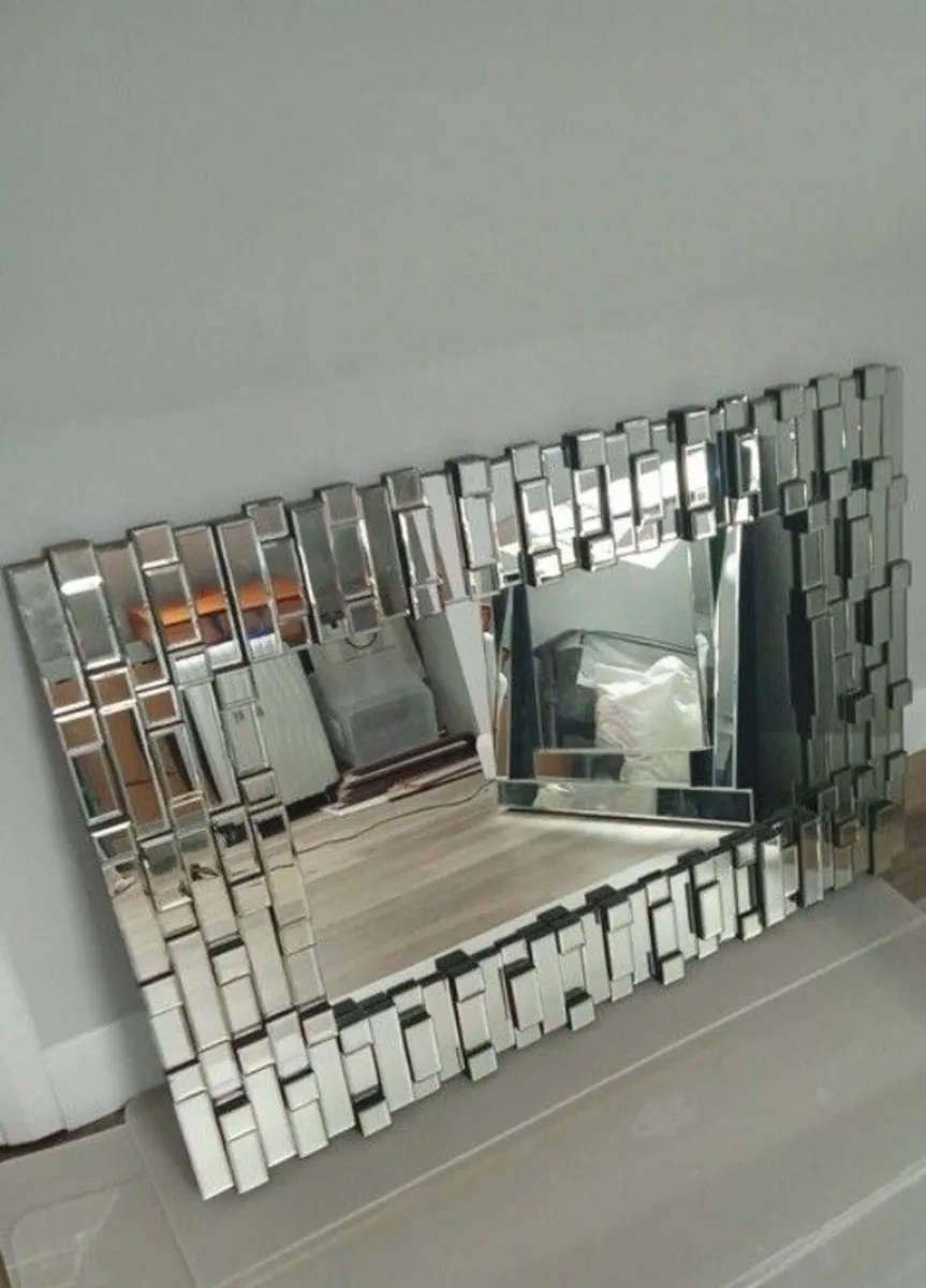 Large mirror - Image 1