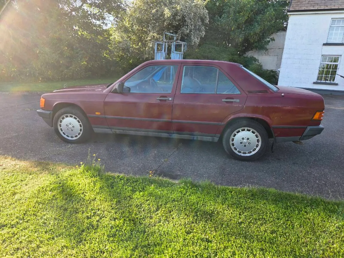 1988 190E Mercedes Benz - Image 3