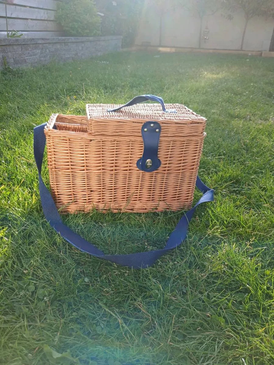 Picnic basket - Image 1