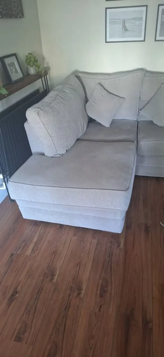 L shaped sofa - Image 1
